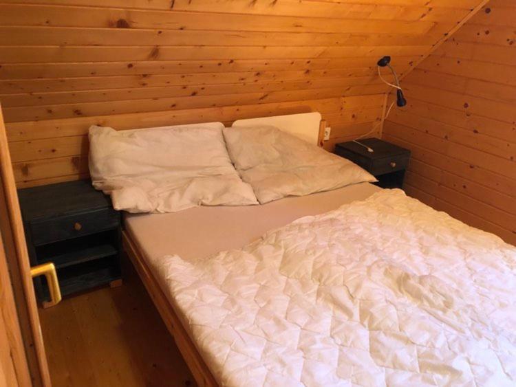 Almos Apartman Balatonfenyves Bagian luar foto