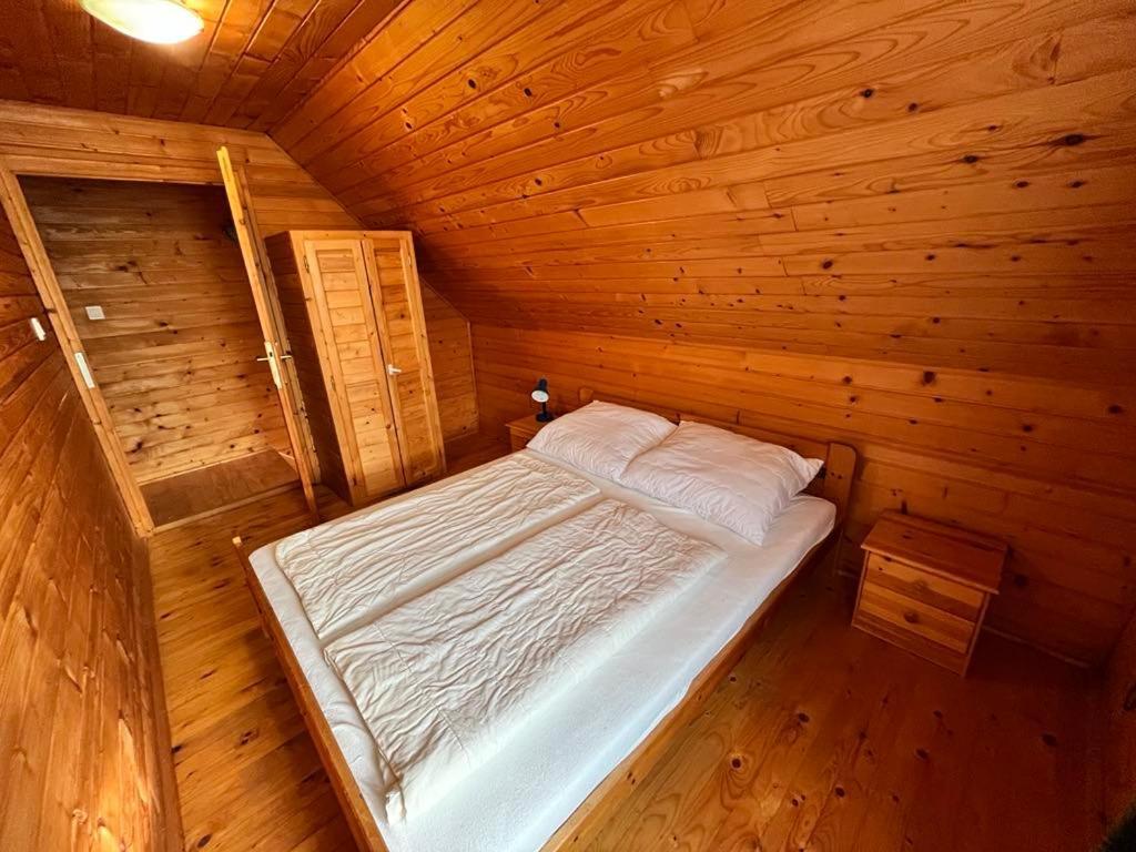 Almos Apartman Balatonfenyves Bagian luar foto