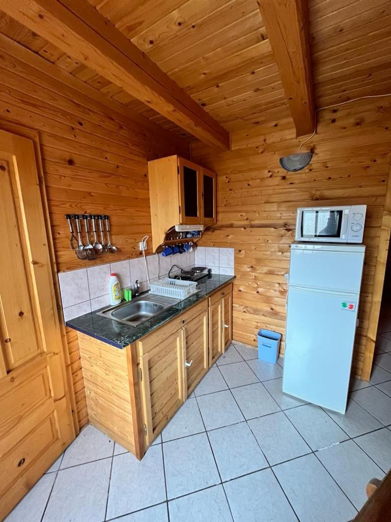 Almos Apartman Balatonfenyves Bagian luar foto