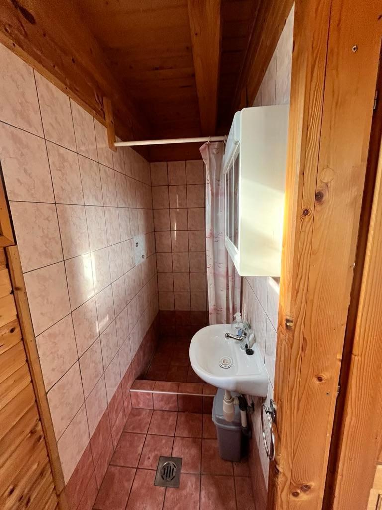 Almos Apartman Balatonfenyves Bagian luar foto