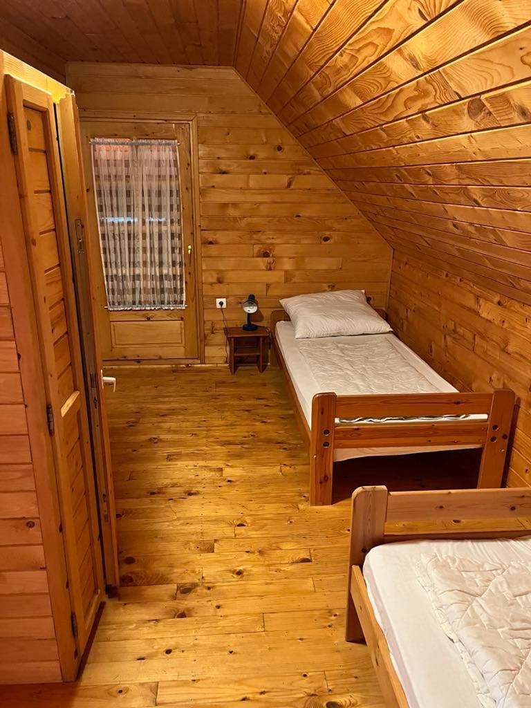 Almos Apartman Balatonfenyves Bagian luar foto