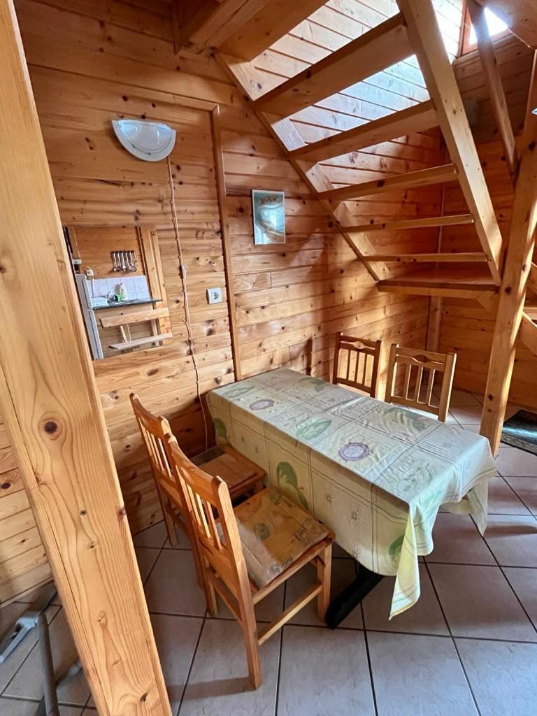 Almos Apartman Balatonfenyves Bagian luar foto